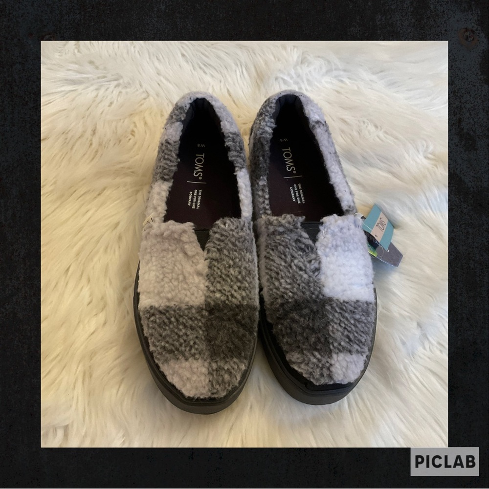 TOMS Alpargata Lug Black/White Faux Shearling Lug Shoes - NWT - Size 8